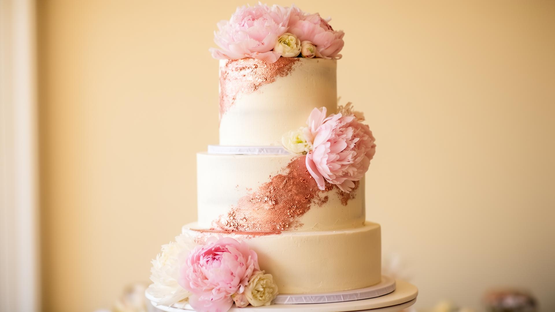 Damekeki signature celebration cake